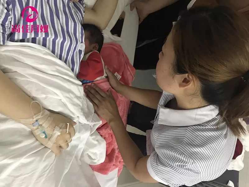 尚佳專業(yè)月嫂丨母乳丨吸奶器吸出來(lái)的奶量不能信！