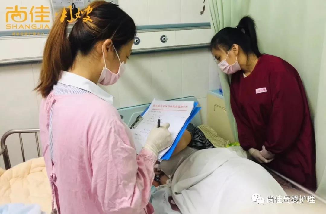 尚佳專業(yè)月嫂丨母乳丨你還認(rèn)為初乳很臟，要擠掉的嗎？